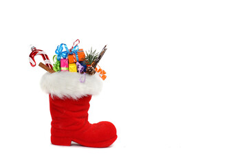 Obraz premium red fluffy santa claus boots filled with colorful christmas gifts isolated on white background