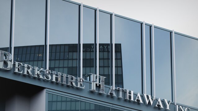 Berkshire Hathaway Images – Browse 463 Stock Photos, Vectors, and ...