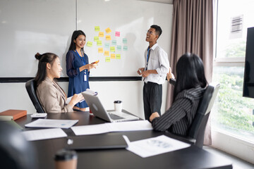 Obraz premium Business asian People Meeting Design Ideas collaboration Professional team brainstorming &nbsp;for project working together colleagues investor Group asian employees talking in boardroom
