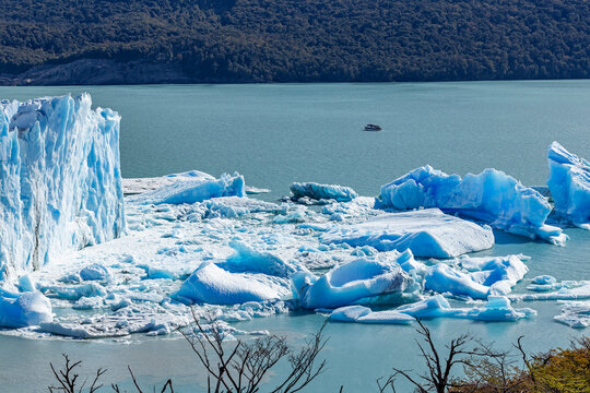 Argentina, Santa Cruz, El Calafate, Perito Moreno glacier ice formations