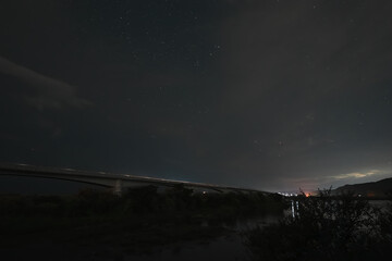 橋と星空