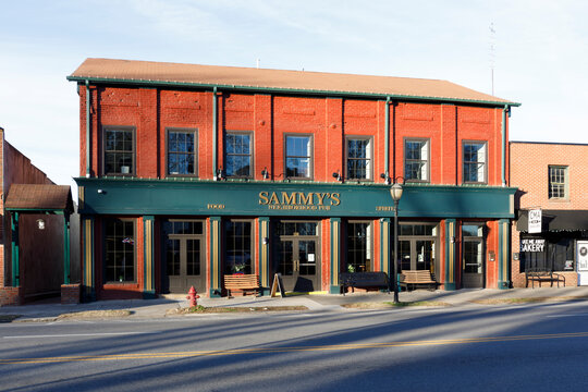 DALLAS, NC, USA-5 JANUARY 2023: Sammy's Neighborhood Pub, in historic building on Main Street. Sunny,, blue sky winter day.