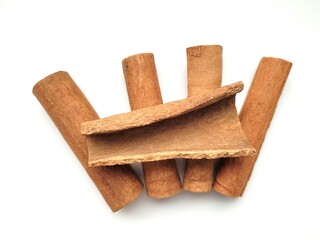 Very aromatic portion of raw cinnamon.