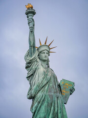 Fototapeta premium Statue de la Liberté sur l'île d'Odaiba au Japon