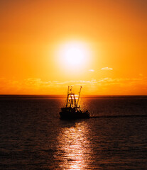 Fototapeta premium Sunset with a Boat 