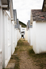 allée de cabanes de plage