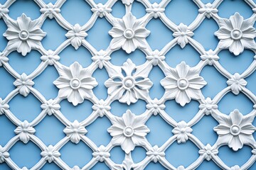 Fototapeta premium Fond bleu poussiéreux avec motifs de treillis floral blanc..