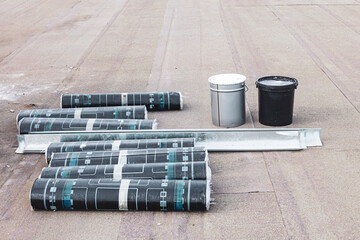 roll roofing material and primer prepared for repair of bitumen and asphalt roofs