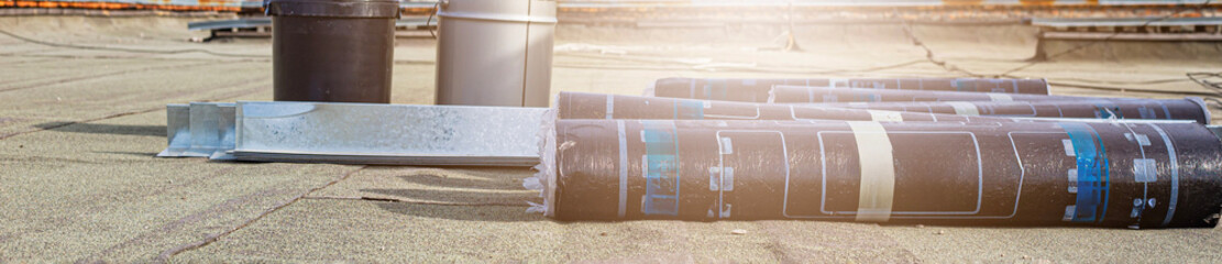 roll roofing material and primer prepared for repair of bitumen and asphalt roofs