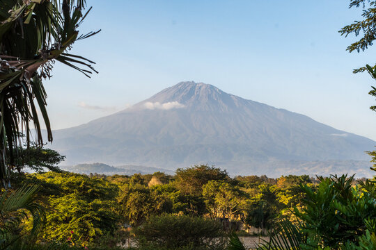 Impression of Mount meru, as seen from the town of Arusha, Tanzania