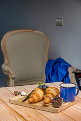 Simple croissants with blueberries: A quick and easy option