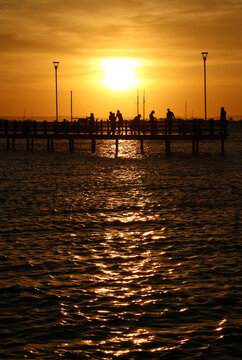 Playa y muelle al atardecer en La Paz M&eacute;xico