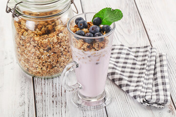 Granola with blueberry and yoghurt