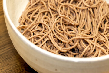 器の中の蕎麦