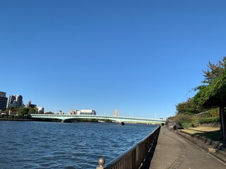 Obraz premium 隅田川の河川敷の景色