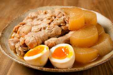 鶏手羽元と大根の煮物