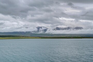 Obraz premium port d'Akureyri dans le fjord d'Eyjafjörður au nord de l'Islande