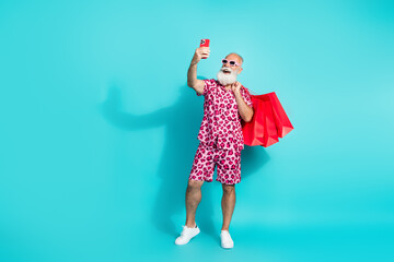 Full body photo of attractive senior bearded man shopper take selfie photo dressed pink leopard print clothes isolated on cyan background