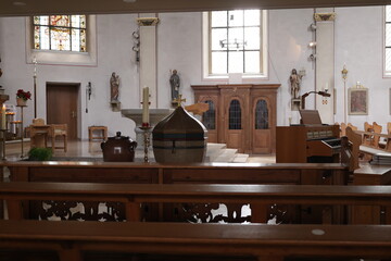 Blick in St. Antonius Kirche im Zentrum von Bad Wünnenberg in Nordrhein-Westfalen	