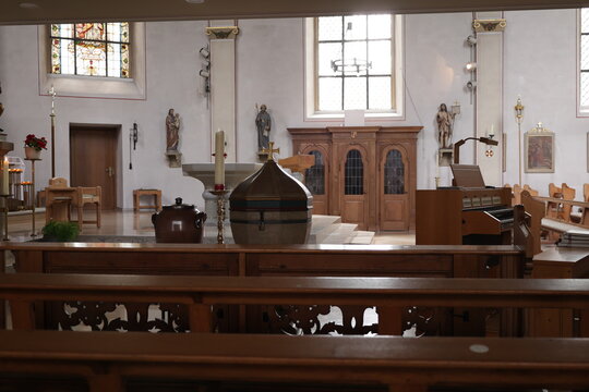 Blick in St. Antonius Kirche im Zentrum von Bad W&uuml;nnenberg in Nordrhein-Westfalen	