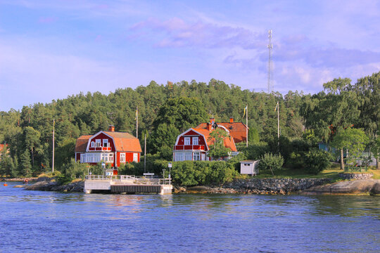 houses on the river - Stockholm's archipelago