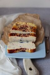 Sernik krojony na kawałki © PinkShot