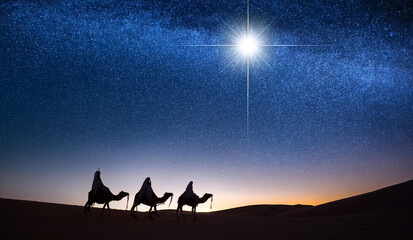 Three Magi go to Jesus in Bethlehem following a star shining in the sky.
Trzej Kr&oacute;lowie w drodze do Betlejem.