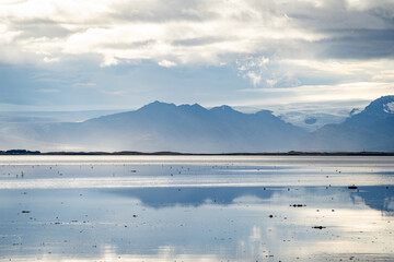 Obraz premium Icelandic Seascape. Wonderful Evening landscape of Vestrahorn Iceland at Stokksnes on the southeastern Icelandic coast. Iceland, Europe. Amazing nature Scenery. Popular Travel destinations