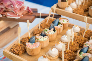Plateau traiteur, cocktails, toasts et petits fours