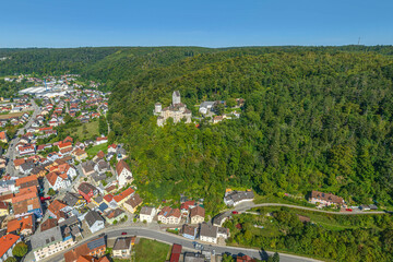 Ausblick auf Kipfenberg in der Altmühlalb im nördlichen Oberbayern