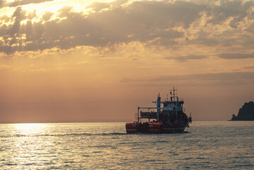 Fototapeta premium ship in the sea