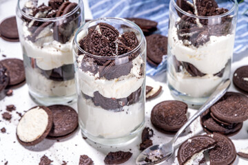 Cream and cookie oreo layered dessert