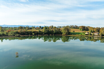 Obraz premium Lac vert et reflets