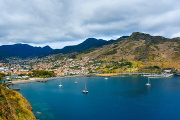 Ancoradoro Baia de Machico na ilha da Madeira