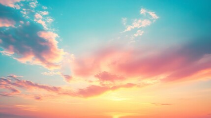 Obraz premium A serene sunset sky with pastel colors and soft cloud, evoking calmness and beauty.