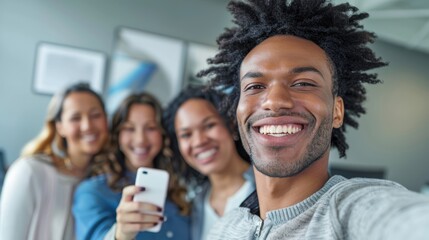 Obraz premium Office selfie showcasing a diverse group of people in a call center, highlighting teamwork and smiles for a social media profile picture