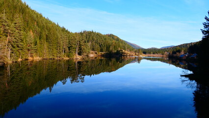 Fototapeta premium Rundwanderung um den Hubertussee, Mariazellerland
