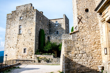 Cazeneuve, le village