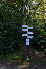 Drawieński Park Narodowy, drogowskazy rowerowe i piesze.