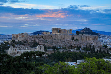 Obraz premium Akropolis bei Sonnenuntergang in Athen Griechenland vom Philopapposhügel