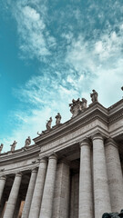 Colonnes du Vatican ciel bleu