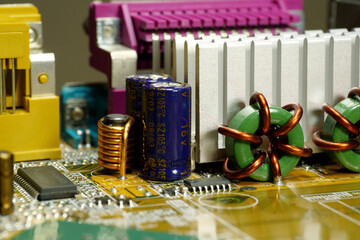 Computer microcircuit with electronic components