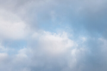 Feine weiche milde saftige Wolken am Himmel für alle Menschen