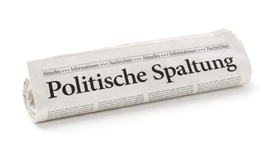 Zeitungsrolle mit der Überschrift Politische Spaltung