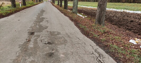 Droga po przejściu fali powodziowej.