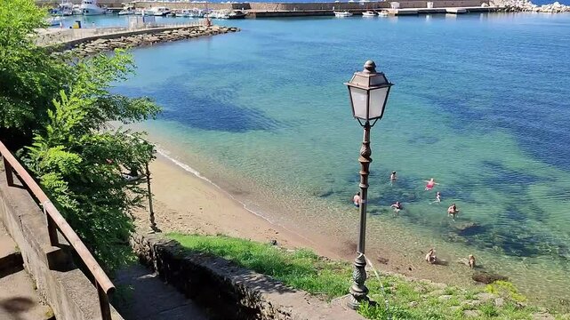 San Marco di Castellabate - Panoramica della Spiaggia della Grotta dall'alto della scalinata di accesso