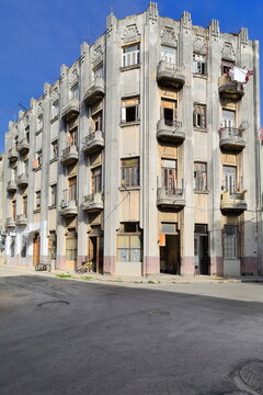 Vertical-pattern decoration on a 1930s Art-Deco tenement concrete facade, Calle Genios and Consulado Streets NW corner, Centro Habana. Havana-Cuba-753