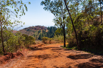 Trilha sem pessoas no Parque da Serra do Curral em Belo Horizonte, Minas Gerais, Brasil