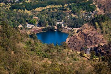 Vista da lagoa de mineração no Parque da Serra do Curral em Belo Horizonte, Minas Gerais, Brasil