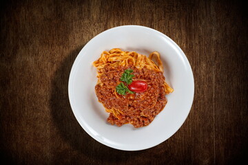 Fettuccine Bolognese seen from above on the plate